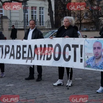 Вдигнаха протест срещу Васил Костадино в София СНИМКИ