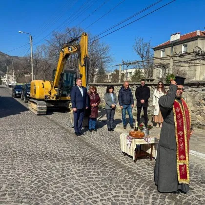 С първа копка на ул Никола Вапцаров в град Кричим