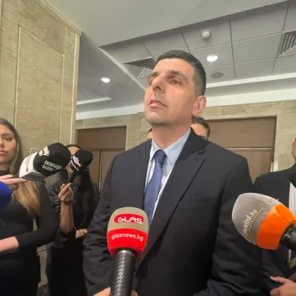 Представители на Продължаваме промяната – Демократична България ПП–ДБ обвиниха търговци