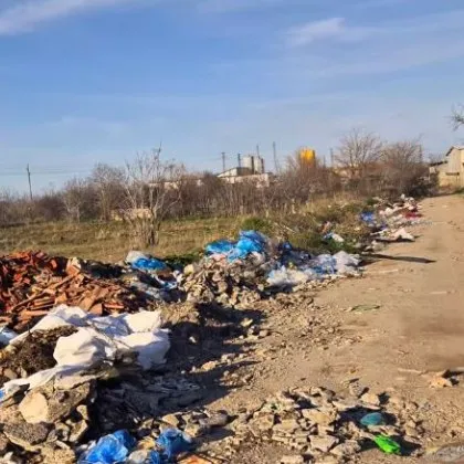 Превърнаха в сметище път край  Асеновград СНИМКИ
