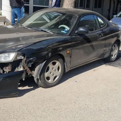 Столичанка откри колата си помляна, издирва дама с БМВ СНИМКИ