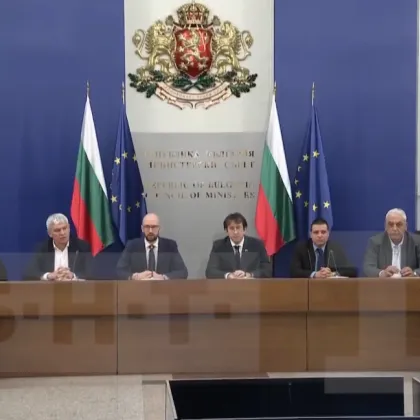 Увеличават заплатите в пощите, БДЖ, НКЖИ и градския транспорт в общините