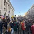 Близки на загиналите на Петрохан и Околчица се събраха на протест