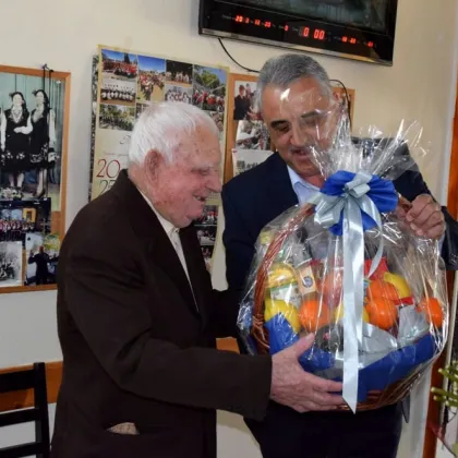 Близки и приятели се събраха в Манолско Конаре за 100-годишния юбилей на дядо Кольо