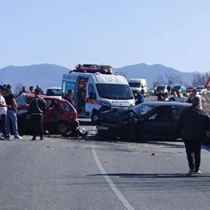 Тежка катастрофа блокира пътя между Радилово и Пазарджик СНИМКИ