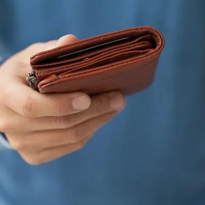 Шофьор на автобус върна изгубено портмоне с пари и документи