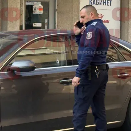 Труп с огнестрелна рана е открит в лек автомобил на