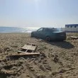 Пази си място за лятото? БМВ паркира директно на плаж във Варна СНИМКИ