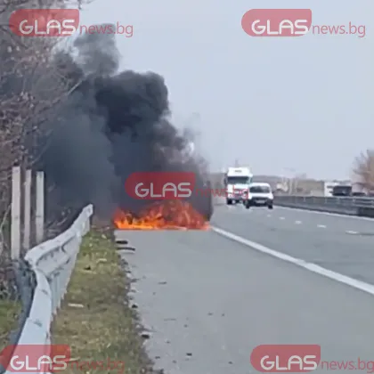 Кола избухна в пламъци на АМ "Тракия" ВИДЕО