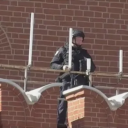 Въоръжени служители на ФСО са обградили Кремъл &ndash; какво се случва?