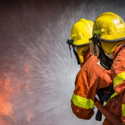 Двама души са пострадали при пожари през денонощието