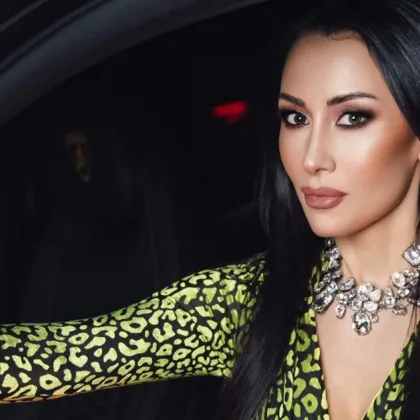 Джена празнува 19 години на сцена с "Ненормална" доза купон и... карловски чар ВИДЕО