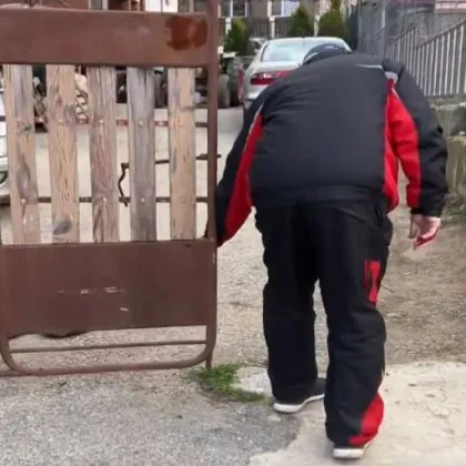 Кошмар! Мъж влачи хъскито си по асфалта, твърдят, че е заплашил очевидец ВИДЕО+СНИМКИ