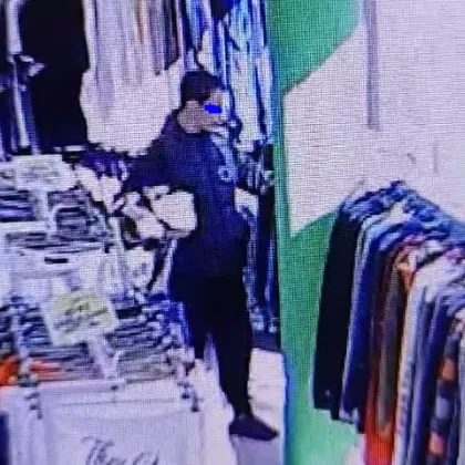 Обвиниха тийнейджър за кражба в Пловдив В групи на града в