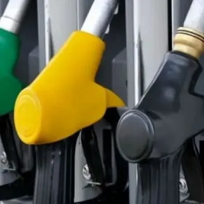 Тарикат плати с фалшиви пари на бензиностанция