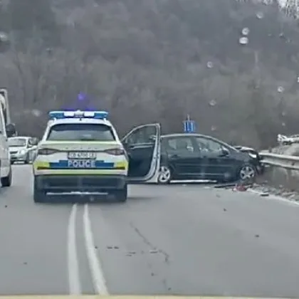 Тежка катастрофа край Владая, щетите са сериозни СНИМКИ