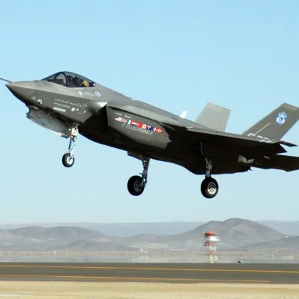 Американски изтребител F 35 е извършил аварийно кацане на американска военновъздушна база