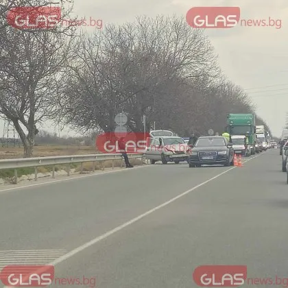 Катастрофа затруднява движението на пътя Пловдив  - Пазарджик, пристигнаха полицаи СНИМКИ