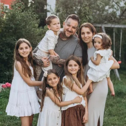 Майка на пет деца без дом след смъртта на съпруга си, търси подкрепа