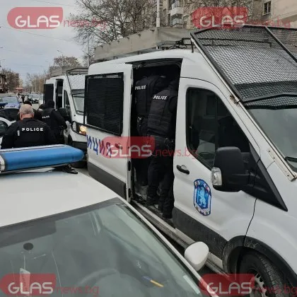 Мащабна спецакция в Пловдив! Задържаха 10 души СНИМКИ