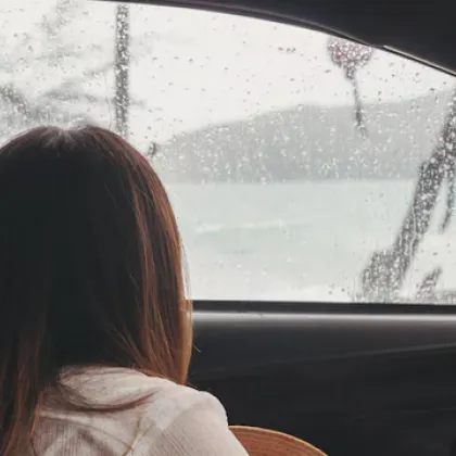 Откриха заключена в кола жена, двама са задържани