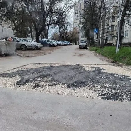 Необикновена пътна кръпка успя да разсмее потребителите на социалните мрежи