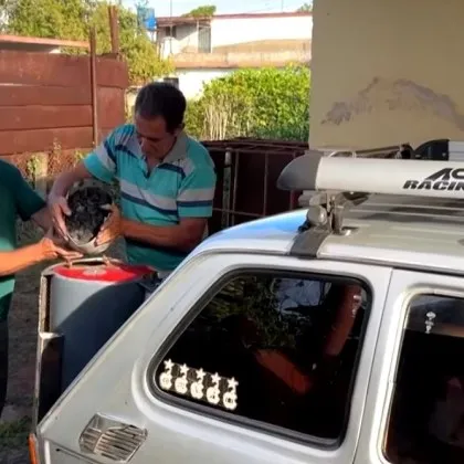 Когато бензинът свърши: Механик от Куба създаде автомобил на въглища