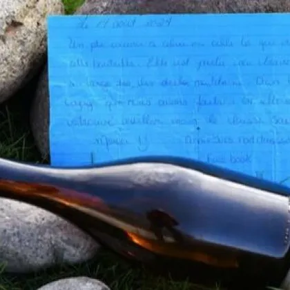 Куче откри писмо в бутилка, пропътувало 4300 километра СНИМКИ