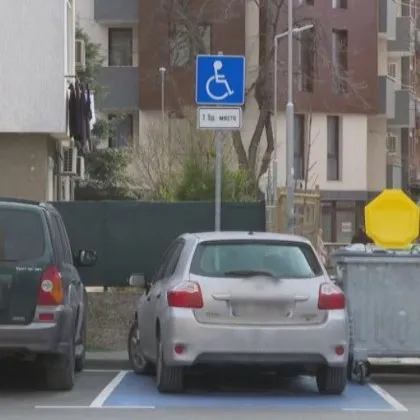 Редно ли е? Репатрираха автомобил с инвалиден стигер