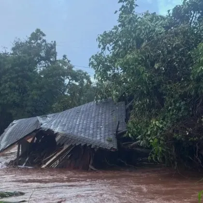 Сериозни наводнения в Хавай наложиха евакуацията на хиляди