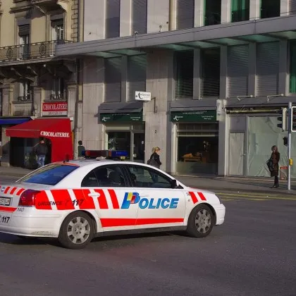 Възрастен шофьор се вряза в ученици