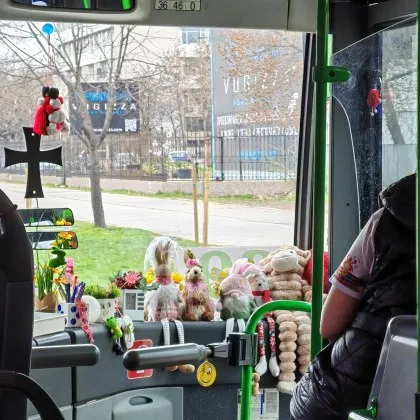 Украсиха градски автобус в Пловдив: някои се присмяха СНИМКИ