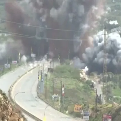 Израел бомбардира мост, свързващ Южен и Източен Ливан