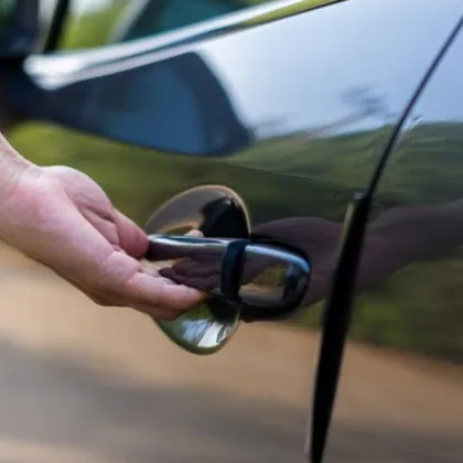 Младежи откраднаха отключена кола в Панагюрище