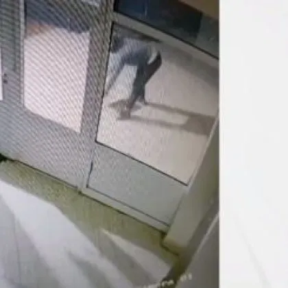 Продължават да палят столичен блок, над 150 души живеят в страх