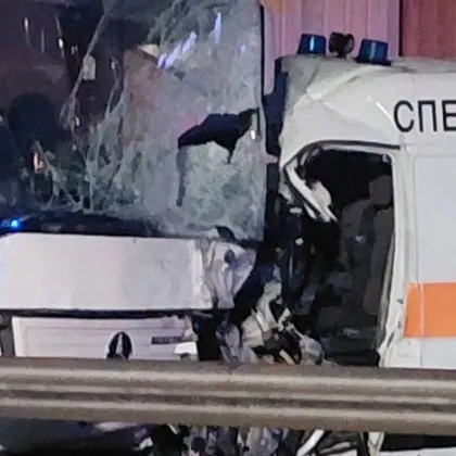 Смъртоносното меле с линейка: разкриха какво е състоянието на бебето и майката