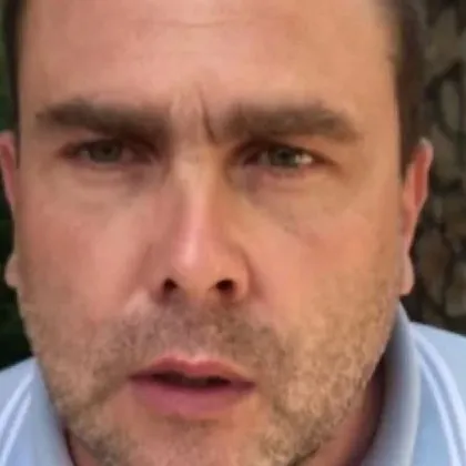 Възстановяват на служба скандалния полицей, съблякъл момиченце голо и блъснал кола с младеж