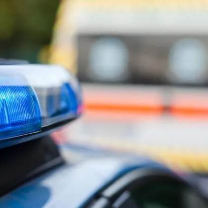 16-годишен подкара кола без регистрационни табели и блъсна пешеходец в Луковит