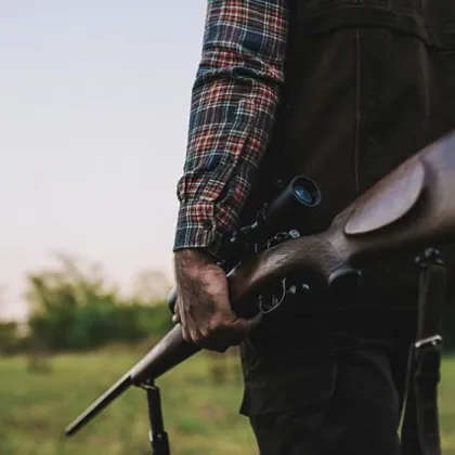 Мъж простреля три пъти съседа си в Шумен