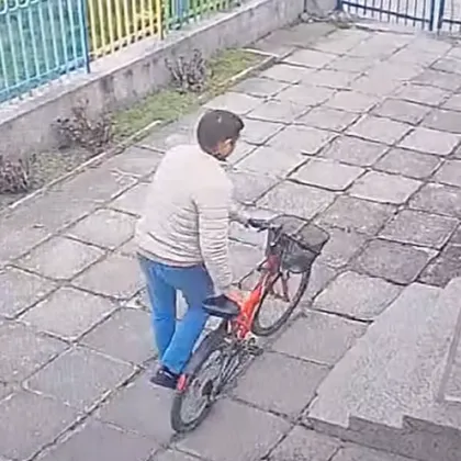 Пловдивчанка издирва мъж, задигнал колелото ѝ СНИМКИ