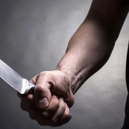 Пред децата им: Мъж се закани да убие съпругата си