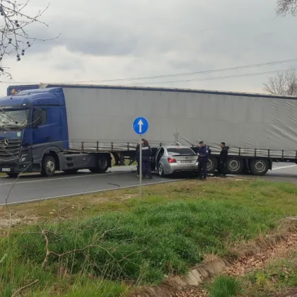 Затруднено е движението в пътния участък между Садово и Пловдив
