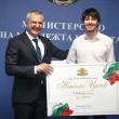 Министър Илиев награди Никола Цолов с 25 000 евро