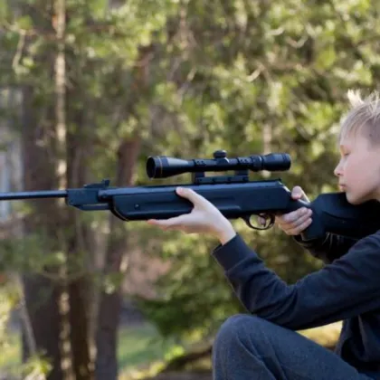 Дете простреля друго край Тетевен с въздушна пушка