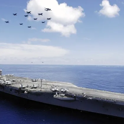 Иранските военни обявиха ракетен удар по американския самолетоносач USS Abraham