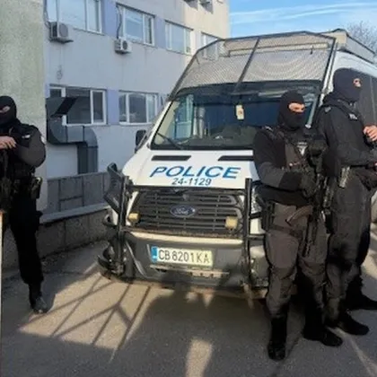 Разбиха фабрика за фалшиви лекарства и анаболни стероиди в София СНИМКИ