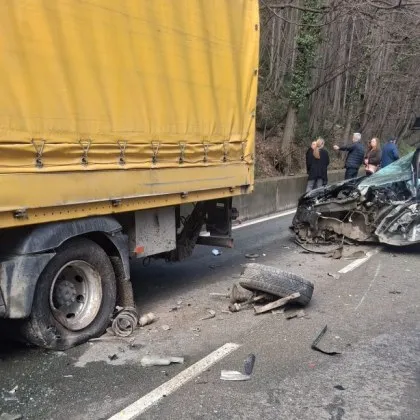 Тежка катастрофа е станала на пътя между Бачково и Асеновград
