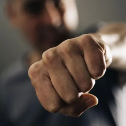 Трима братя пребиха мъж във Велинград, двама се издирват