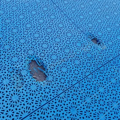 "Кому е нужно?": Игрище в София осъмна с надупчена настилка и счупена врата СНИМКИ