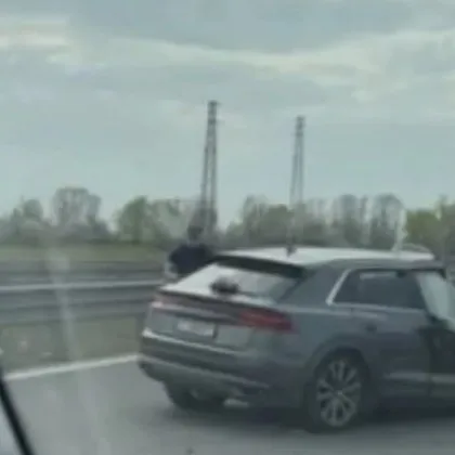 Меле! Ауди се вряза в камион на АМ Тракия СНИМКА